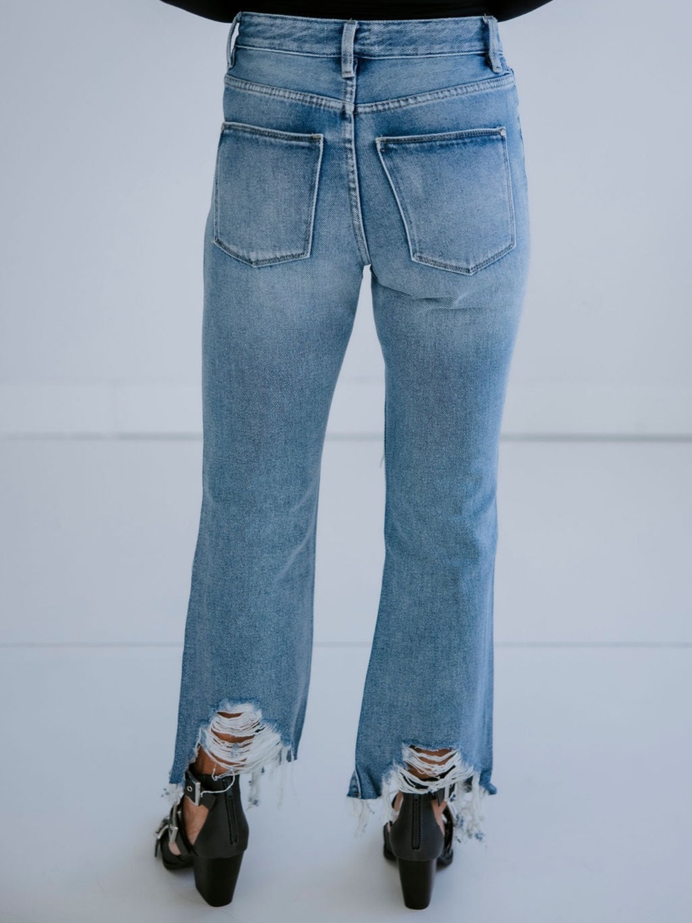 Petra Cropped Jeans size 11/29 Medium Blue Wash Distressed High Rise NWT - Picture 3 of 15